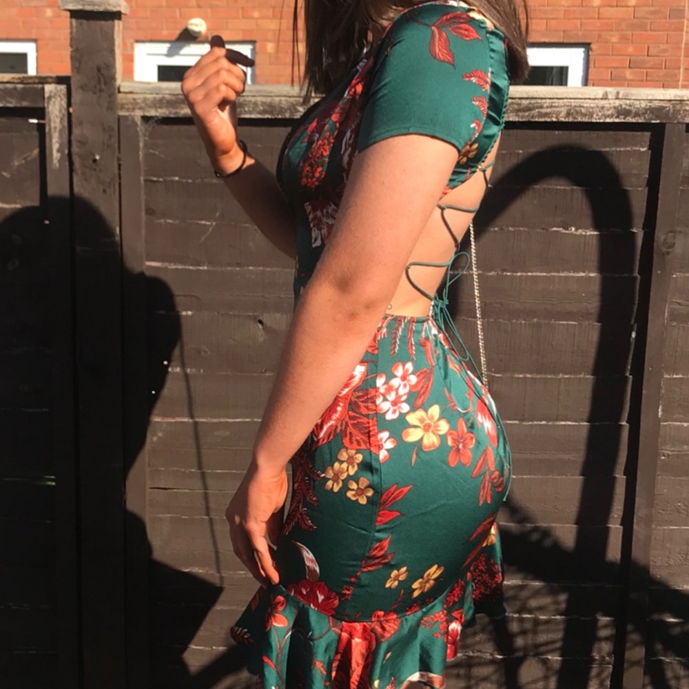 PRETTY LITTLE THING